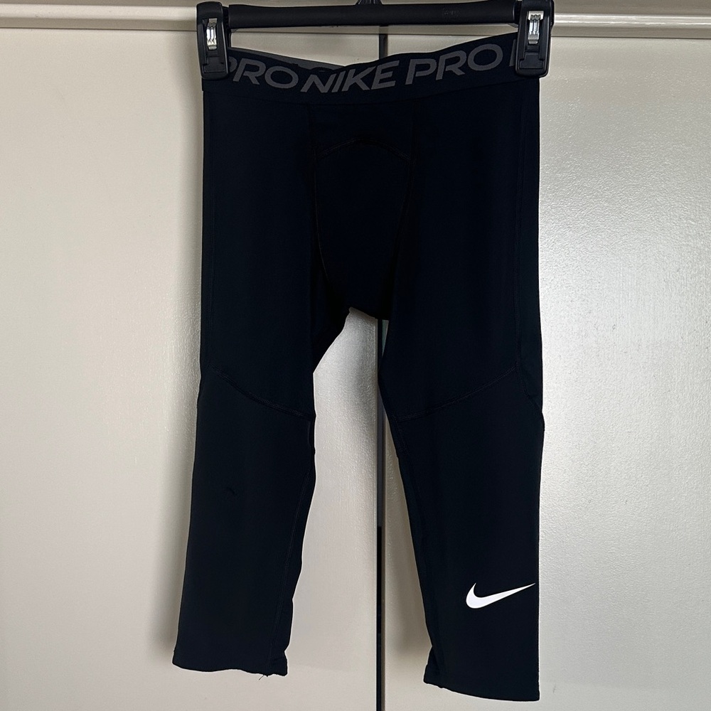 Nike Pro Black Kids - Youth Medium        3/4 basketball leggings